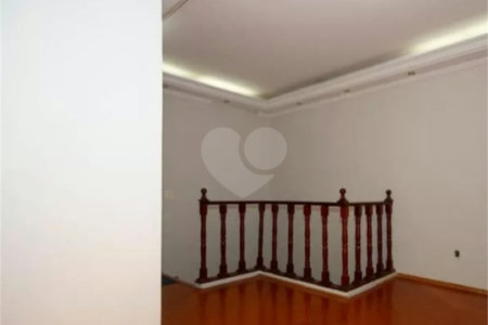 Sobrado à venda ou para alugar com 3 quartos, sendo 1 suíte, em Chora Menino, São Paulo, SP