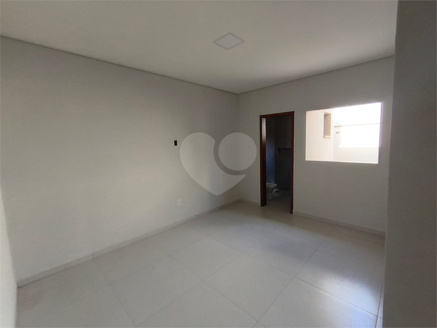Casa à venda com 3 quartos, sendo 1 suíte, no condomínio Tivolli, Itapetininga - SP