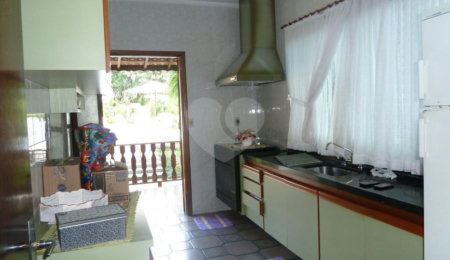 Chácara à venda com 3 quartos, sendo 1 suíte, em Vila Salles, Atibaia, SP