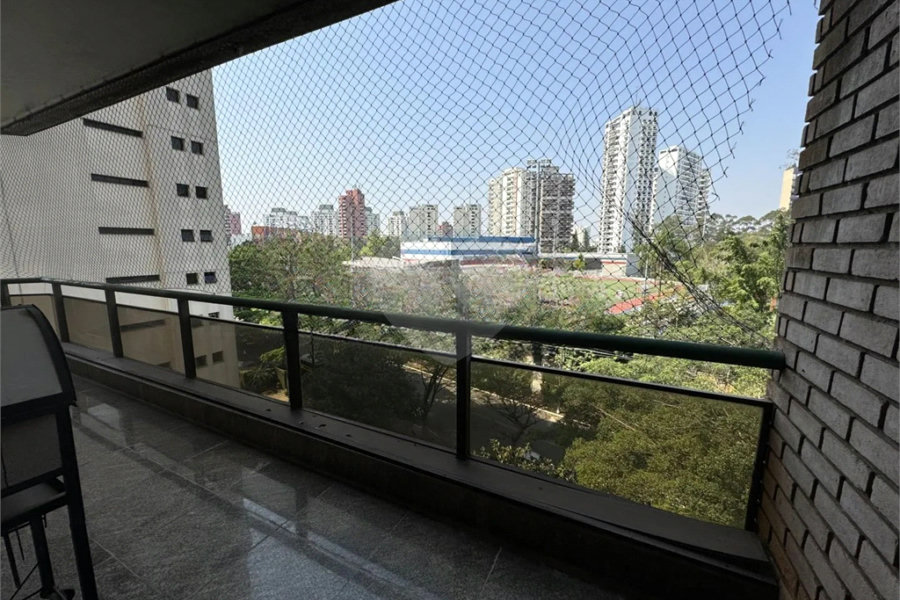 Apartamento à venda com 4 quartos, sendo 2 suítes, em Morumbi, São Paulo, SP