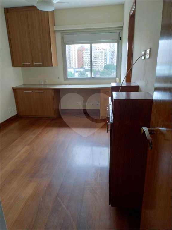 Apartamento para alugar com 3 suítes em Campo Belo, São Paulo, SP