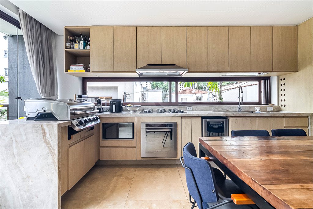 Casa de Vila à venda com 4 quartos, sendo 3 suítes, em Vila Nova Conceição, São Paulo, SP