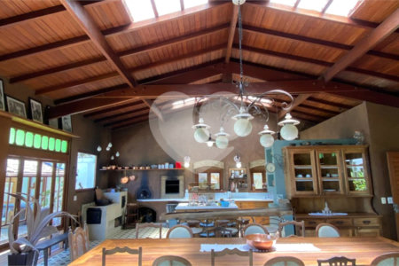 Casa à venda com 1 quarto, sendo 3 suítes, no Centro, Porto Seguro, BA