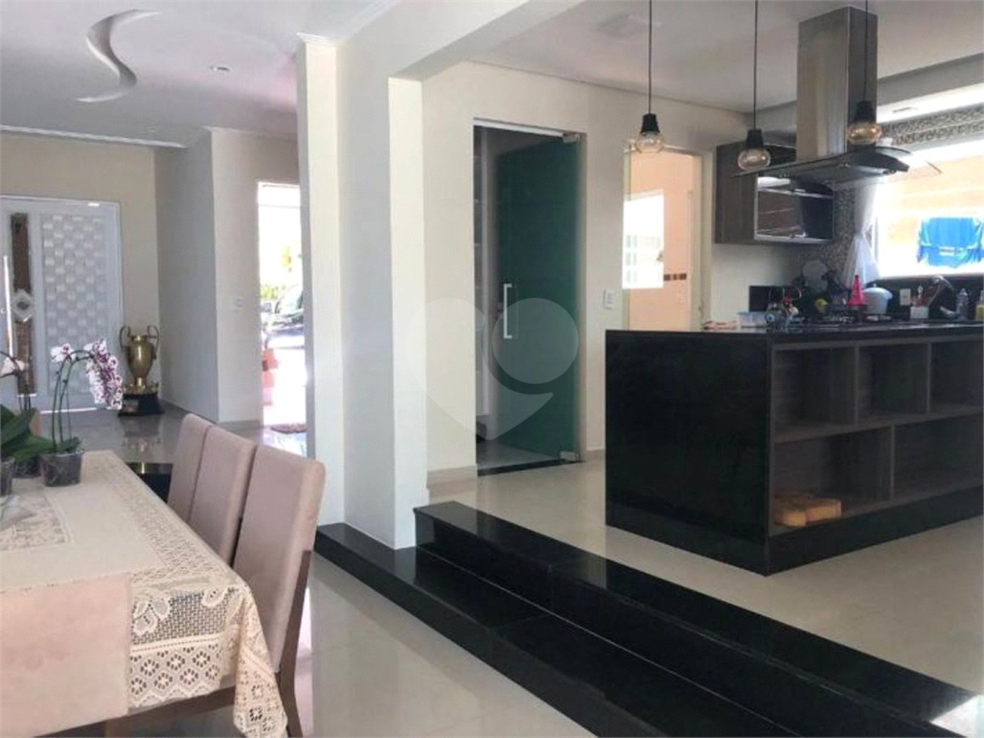 Casa à venda com 4 quartos, sendo 2 suítes, no condomínio Terras de São Francisco, Vinhedo - SP