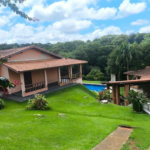 Casa à venda com 3 suítes no condomínio Granja Verediana, Ibiúna - SP