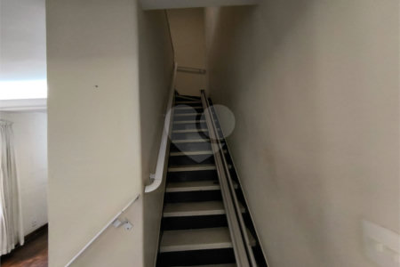 Sobrado à venda com 5 quartos, sendo 1 suíte, em Jardim Trussardi, São Paulo, SP