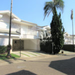 Casa à venda com 4 suítes no condomínio Ville de Marseille, São Paulo - SP