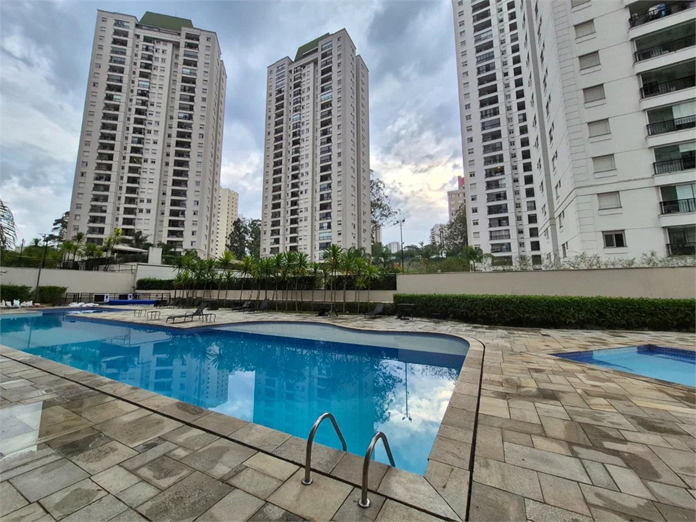 Apartamento à venda com 3 quartos, sendo 1 suíte, em Jardim Parque Morumbi, São Paulo, SP