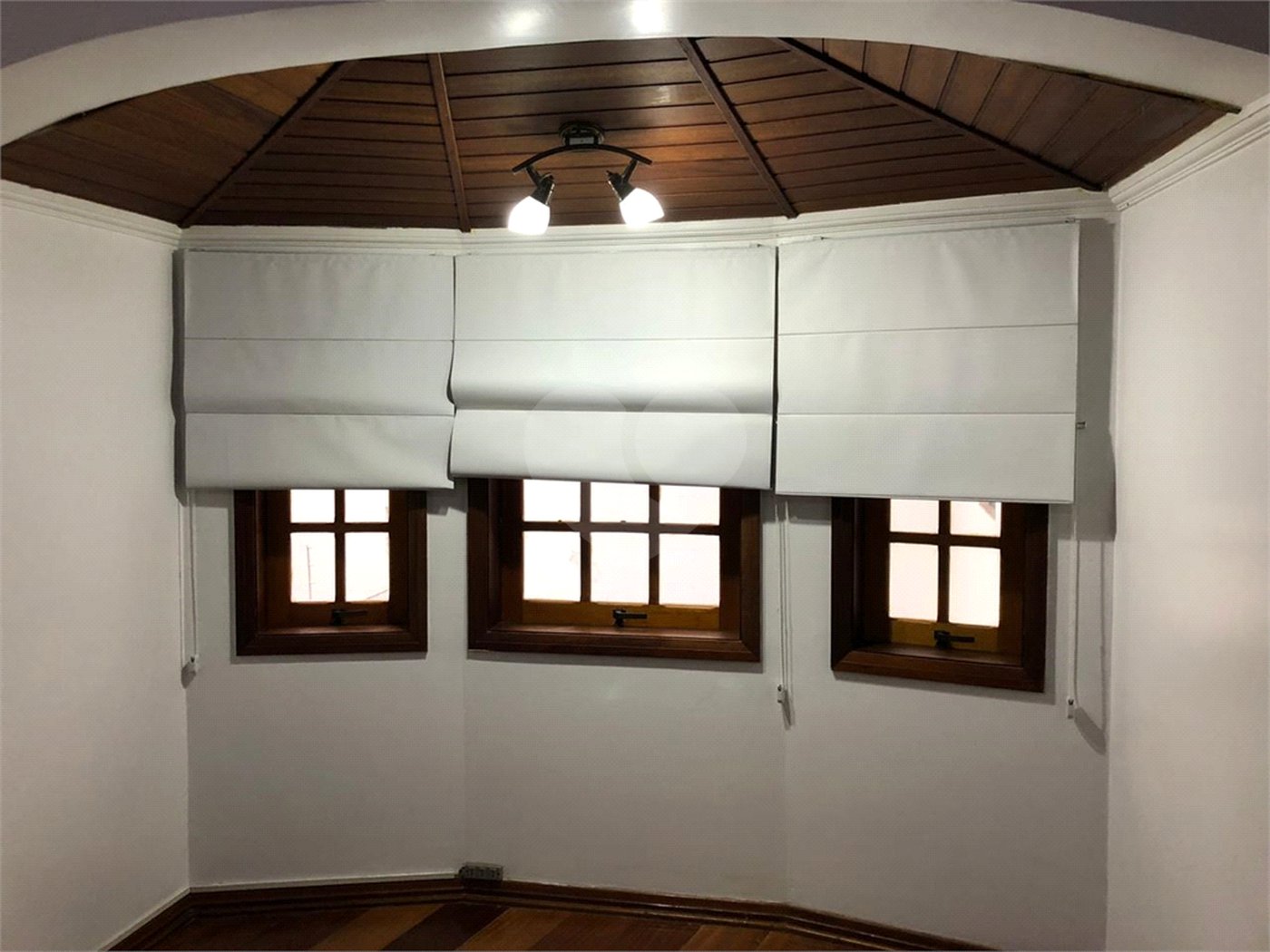 Sobrado à venda com 4 quartos, sendo 3 suítes, em Alto da Boa Vista, São Paulo, SP