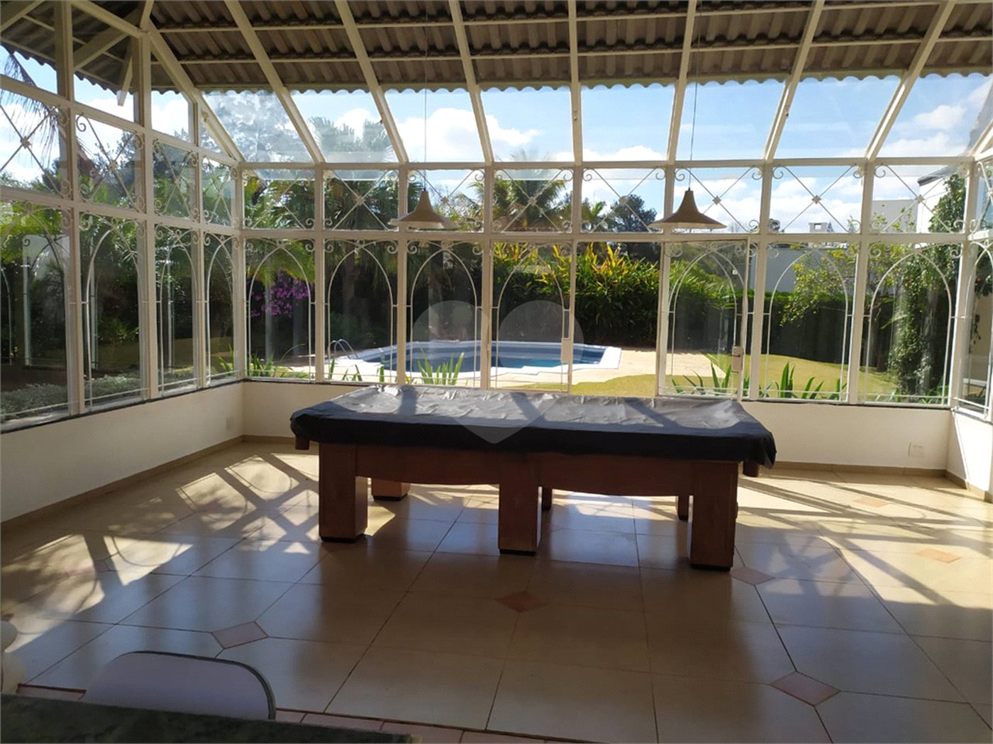 Casa à venda ou para alugar com 5 quartos, sendo 3 suítes, no condomínio Fazenda Lago Azul, Araçoiaba da Serra - SP