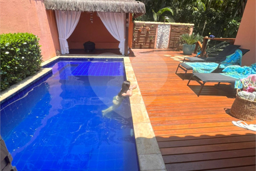 Casa à venda com 4 quartos, sendo 2 suítes,  em Barra Velha, Ilhabela, SP