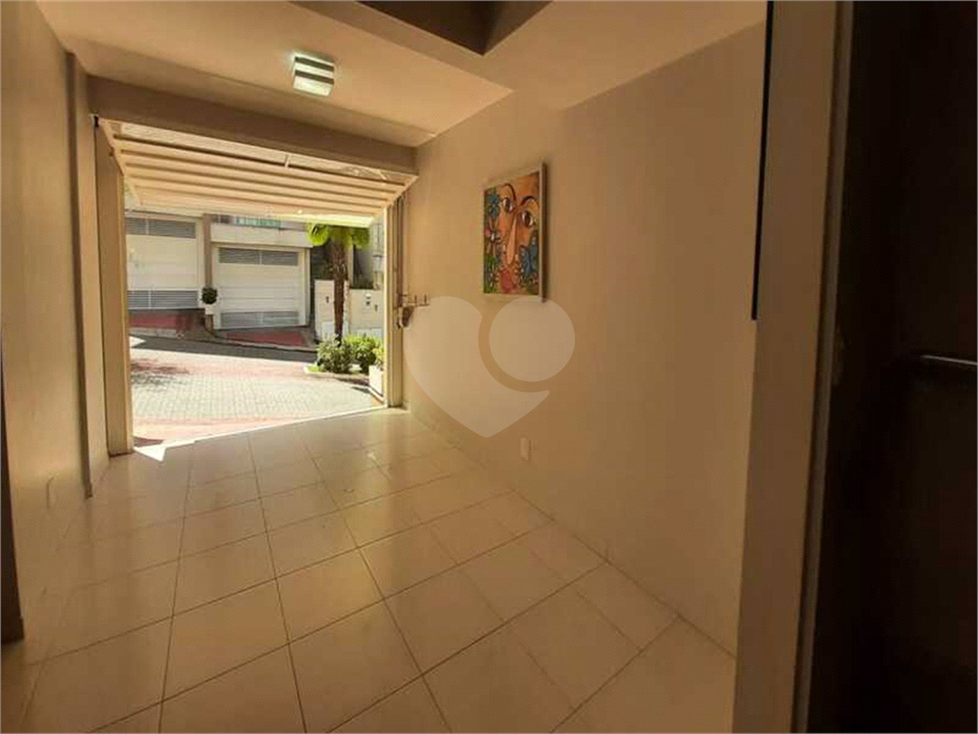 Casa à venda com 4 quartos, sendo 2 suítes, no condomínio Florada da Serra, São Paulo - SP
