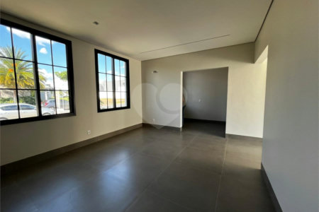 Casa à venda com 4 quartos, sendo 2 suítes,  no condomínio Florais Itália, Cuiabá - MT