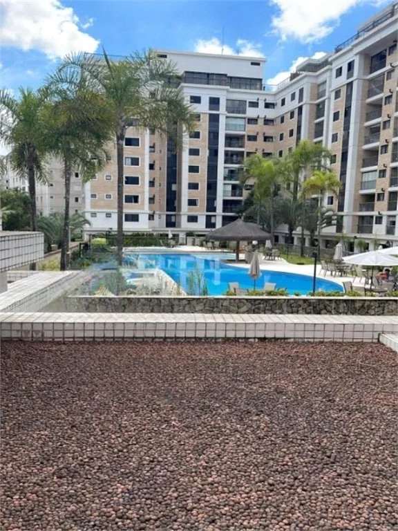 Apartamento à venda com 3 quartos, sendo 1 suíte, em Cidade São Francisco, São Paulo, SP