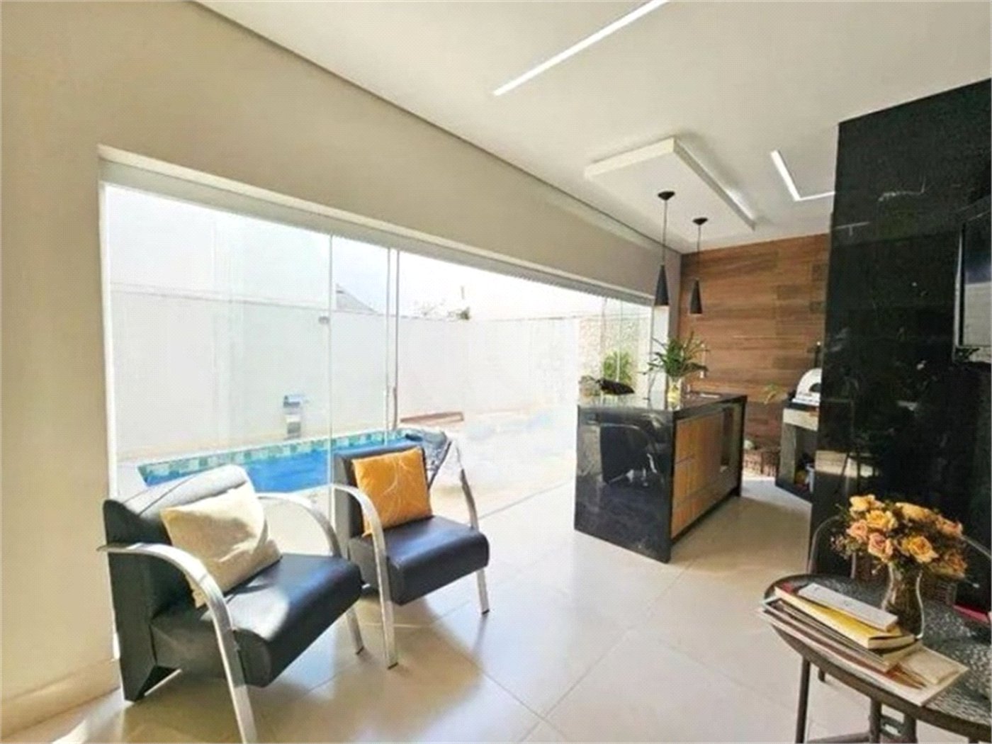 Casa à venda com 3 quartos, sendo 1 suíte, no condomínio Horto Florestal III, Sorocaba - SP