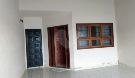 Casa à venda com 3 quartos, sendo 1 suíte,  em Vila Oliveira, Itapetininga, SP