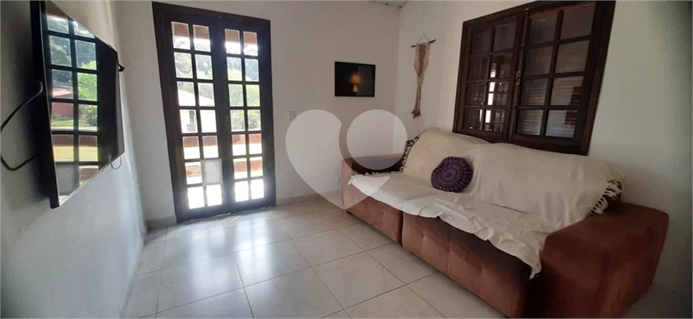 Sobrado à venda com 5 quartos, sendo 1 suíte, em Olho D'água, Mairiporã, SP