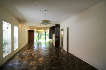 Casa à venda com 3 quartos, sendo 1 suíte, em Indianópolis, São Paulo, SP