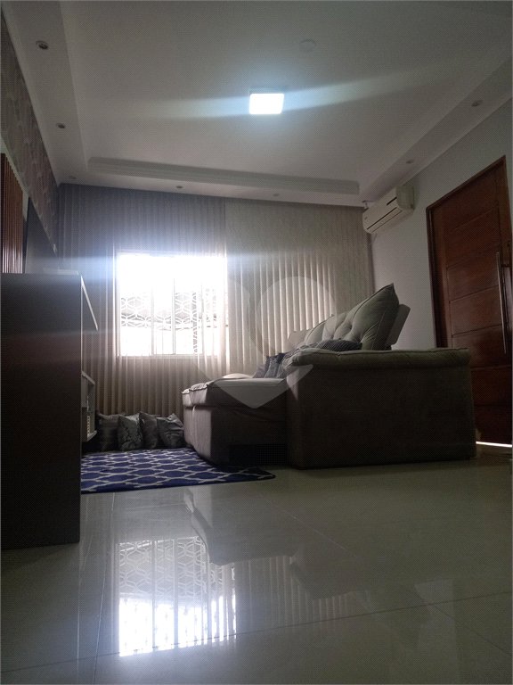 Sobrado à venda com 3 quartos, sendo 1 suíte,  em Tremembé, São Paulo, SP