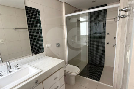 Apartamento à venda com 3 quartos, sendo 1 suíte, em Santa Cecília, São Paulo, SP