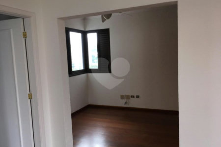 Apartamento à venda com 4 quartos, sendo 2 suítes,  em Vila Andrade, São Paulo, SP