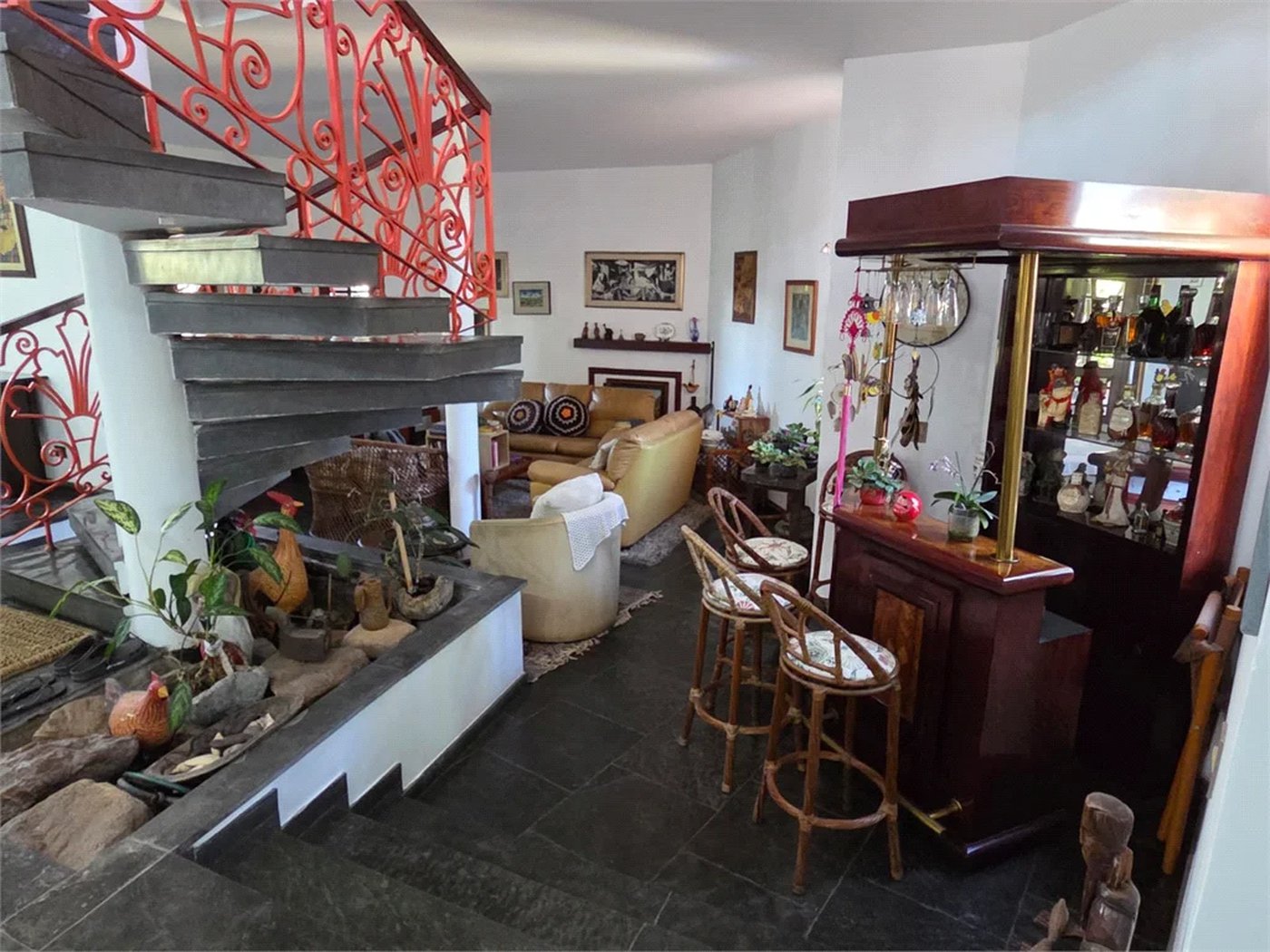 Casa à venda com 4 quartos, sendo 2 suítes, em Cidade São Francisco, São Paulo, SP