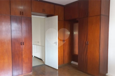 Sobrado à venda com 4 quartos, sendo 1 suíte, em Vila Vitório Mazzei, São Paulo, SP