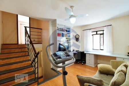 Casa para alugar com 3 quartos, sendo 1 suíte, em Jardim Monte Kemel, São Paulo - SP