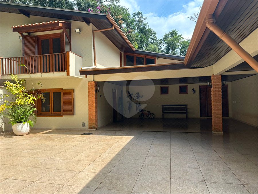 Casa à venda com 4 quartos, sendo 2 suítes,  no condomínio Chacara Marques, Santana de Parnaíba - SP