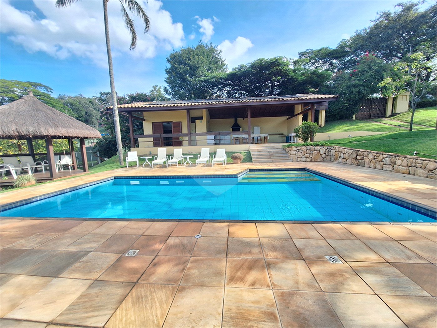 Casa à venda com 3 suítes no condomínio Chácaras do Lago, Vinhedo - SP