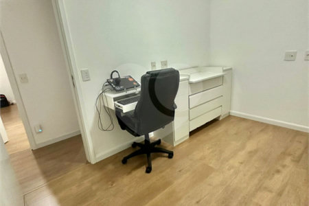 Apartamento à venda com 3 quartos, sendo 1 suíte,  em Vila Andrade, São Paulo, SP