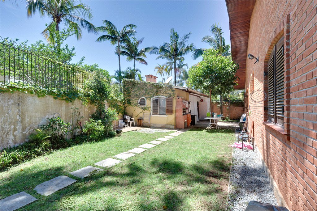 Casa Térrea à venda com 3 suítes em Jardim dos Estados, São Paulo, SP