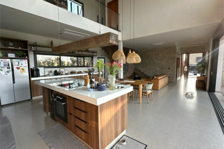 Casa Térrea à venda ou para alugar com 3 suítes em Jardim Leonor, Itatiba, SP