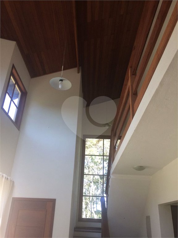 Sobrado à venda com 4 quartos, sendo 2 suítes, em Serra da Cantareira, Mairiporã, SP
