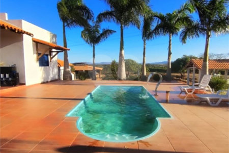 Fazenda à venda com 6 quartos, sendo 1 suíte,  no Centro, Capitão Enéas, MG
