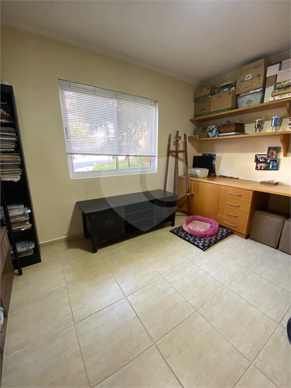 Casa à venda com 3 quartos, sendo 1 suíte, no condomínio Loteamento Recanto dos Paturis, Vinhedo - SP