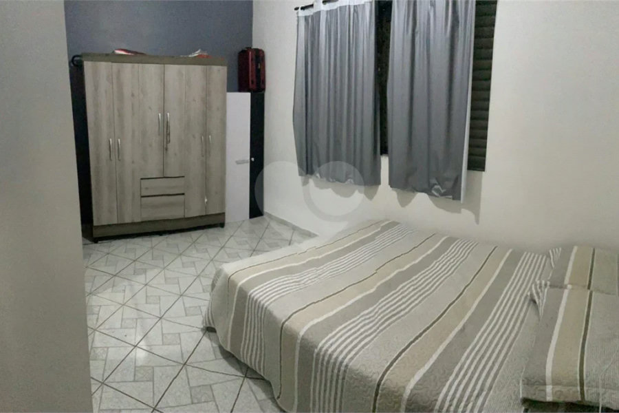 Sobrado à venda com 3 quartos em Campo Limpo, São Paulo, SP