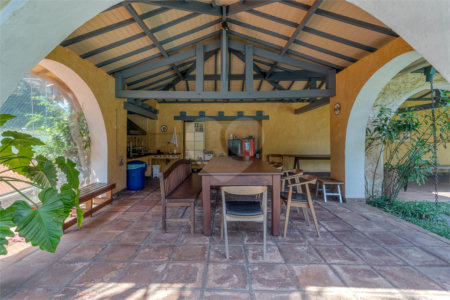 Casa à venda com 6 quartos, sendo 2 suítes, no condomínio Chácara Flora, São Paulo - SP