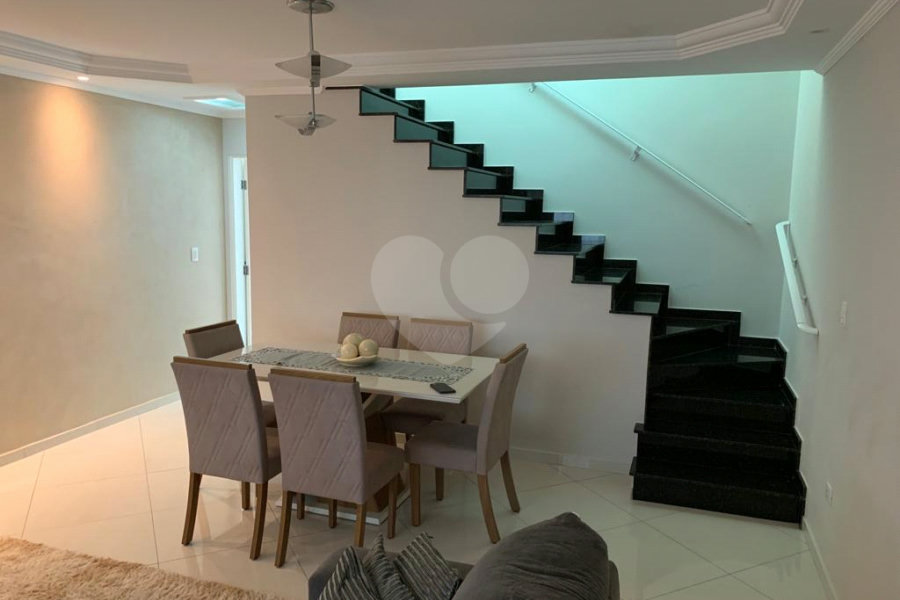 Sobrado à venda com 3 suítes em Vila Nivi, São Paulo, SP
