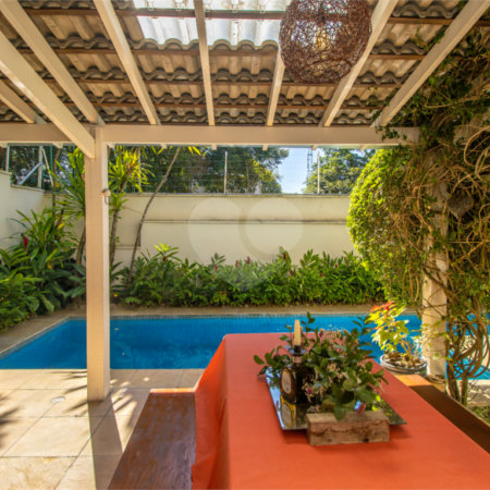 Casa à venda com 5 quartos, sendo 4 suítes, no condomínio Bounganville, São Paulo - SP