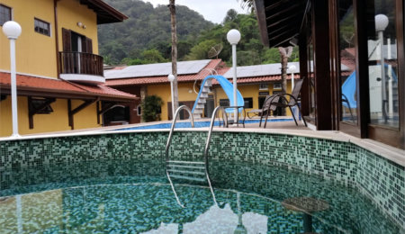 Casa à venda com 8 quartos, sendo 6 suítes,  em Enseada, Ubatuba, SP