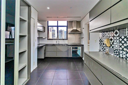 Apartamento à venda com 3 quartos, sendo 1 suíte, em Vila Olímpia, São Paulo, SP