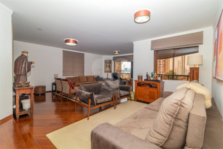 Apartamento à venda com 4 quartos, sendo 2 suítes, em Campo Belo, São Paulo, SP