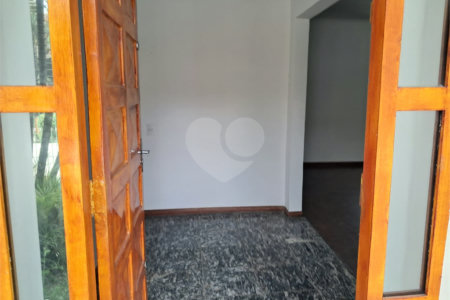 Sobrado para alugar com 4 quartos, sendo 2 suítes, em Interlagos, São Paulo, SP