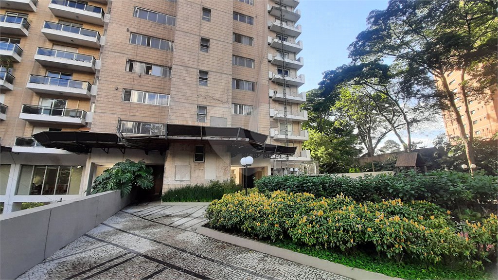 Apartamento à venda com 4 quartos, sendo 1 suíte, em Alto da Boa Vista, São Paulo, SP