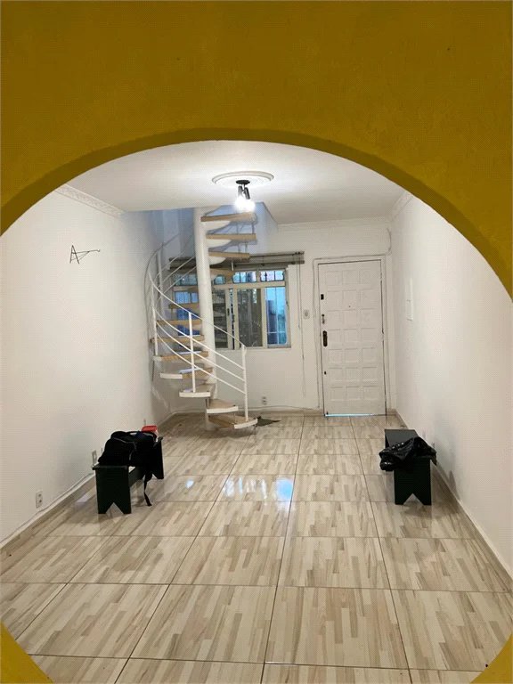 Sobrado à venda com 5 quartos, sendo 2 suítes, em Vila Universitária, São Paulo, SP