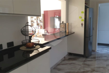 Casa à venda com 4 suítes no condomínio Vila Inglesa, Atibaia - SP