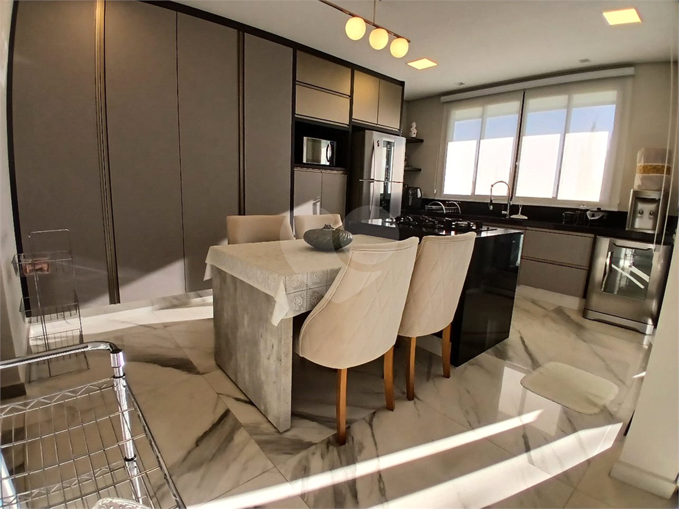 Casa à venda com 4 suítes no condomínio Porto Atibaia, Atibaia - SP