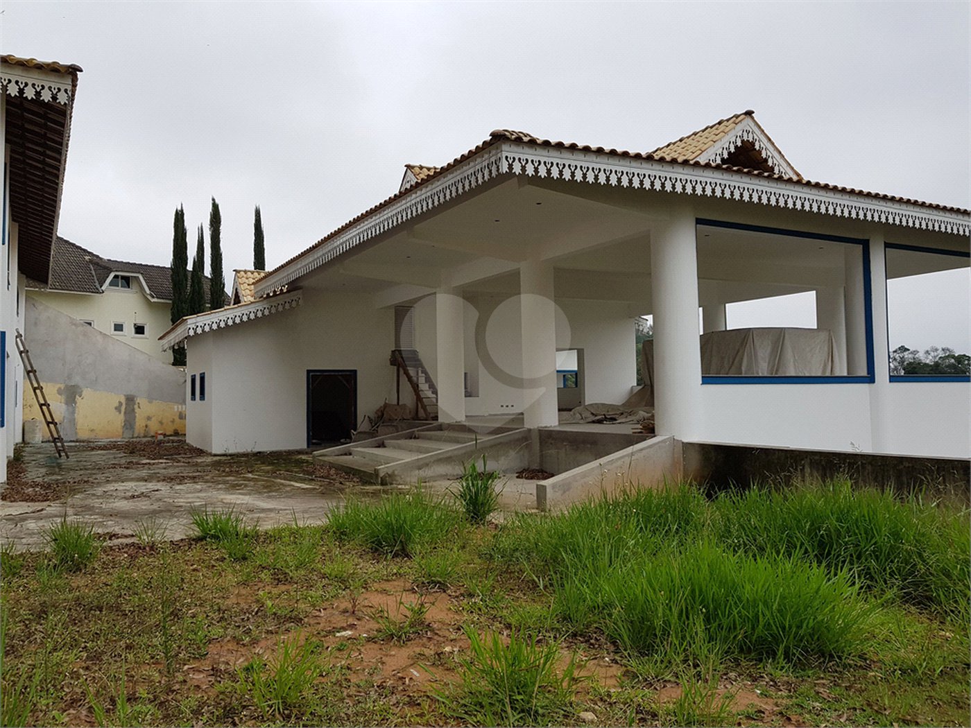 Casa à venda com 4 suítes no condomínio Suíça da Cantareira, Mairiporã - SP