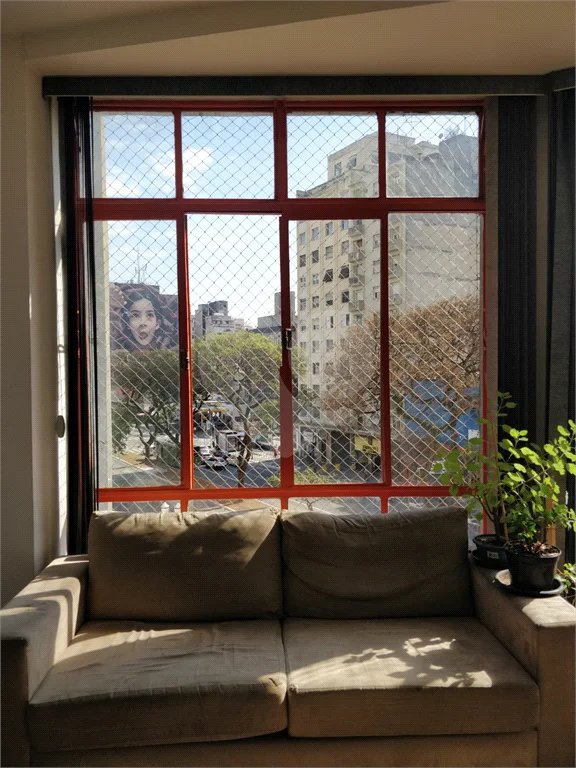 Apartamento e Sala Comercial no centro de São Paulo.